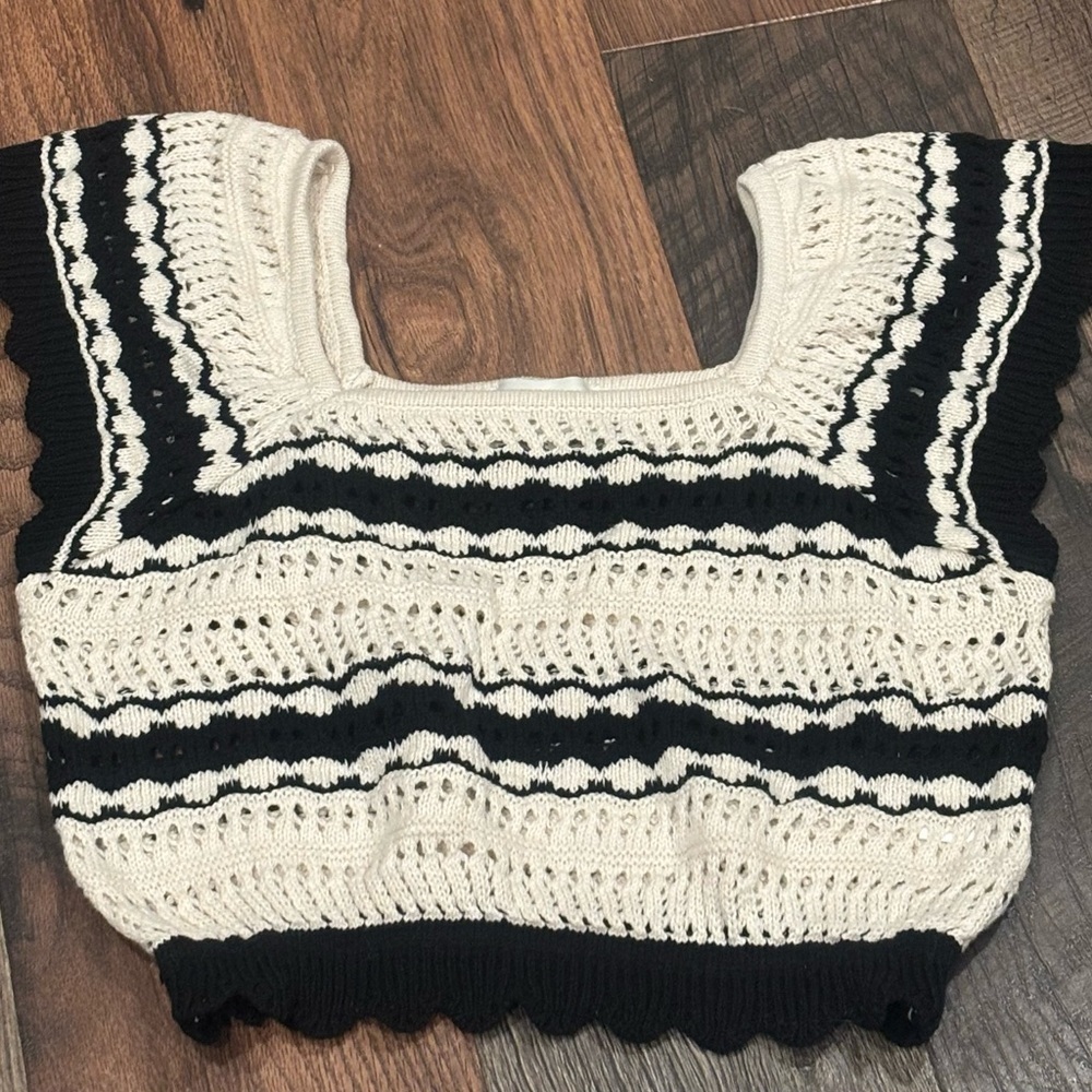 Freshman 1996!Black and Cream Ruffled Cropped Top